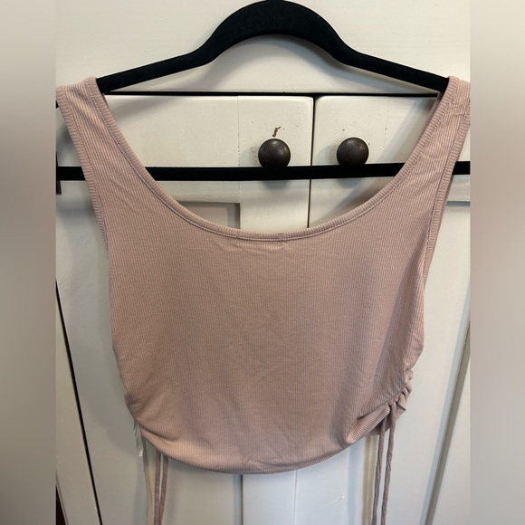 ⚡️2 for 10$!⚡️Light Pink Women's Tank Top - Picture 2 of 4